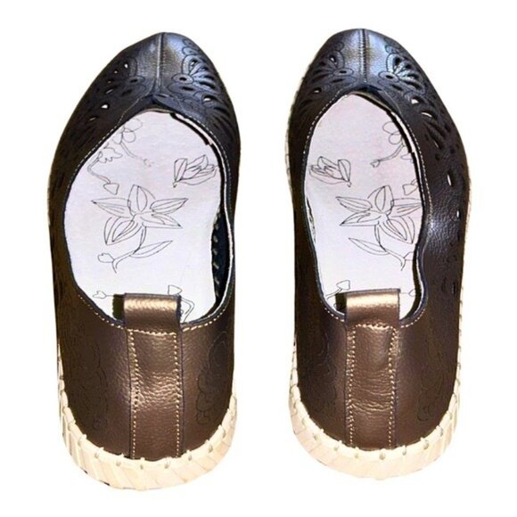 8M Bronze Loafer Mirtha Slip-On EUC Pristine Condition Leather Cut-out Design - Picture 15 of 16